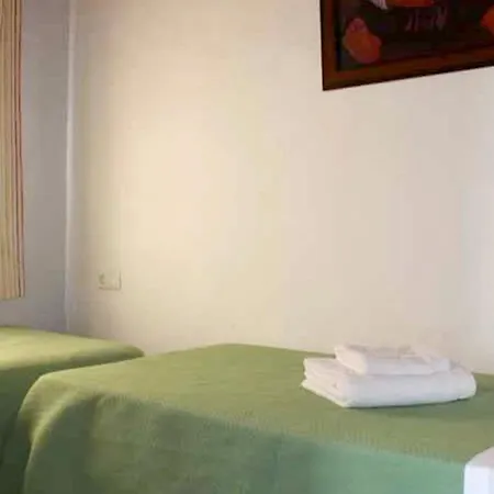 Charming House In Estepa With Shared Pool. בית נופש